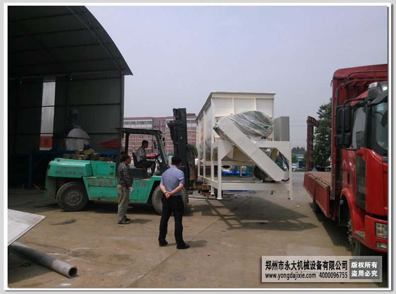 大型干粉攪拌機(jī)發(fā)貨現(xiàn)場