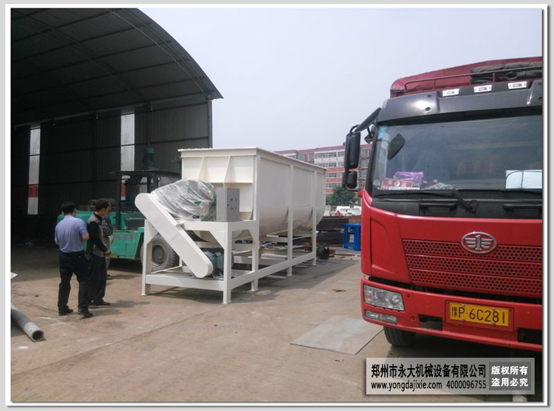 大型干粉攪拌機(jī)發(fā)貨現(xiàn)場